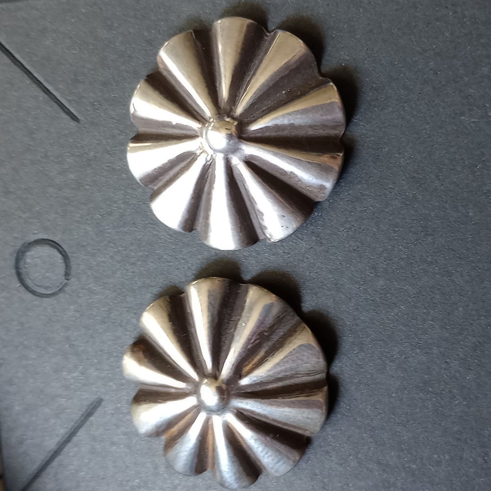 Vintage Silver Floral Shaped Southwestern Stud Earrings - Picture 11 of 13